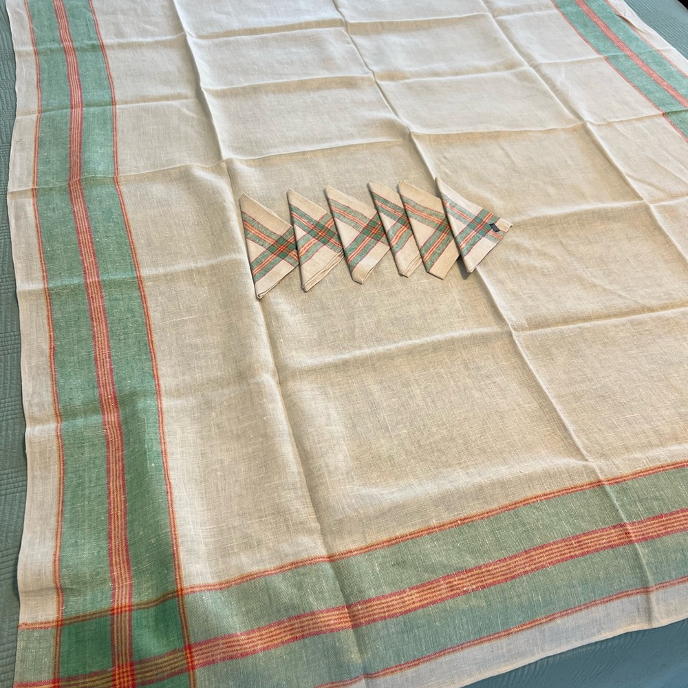 52”x66” linen tablecloth with 6 napkins made in Czechoslovakia like new